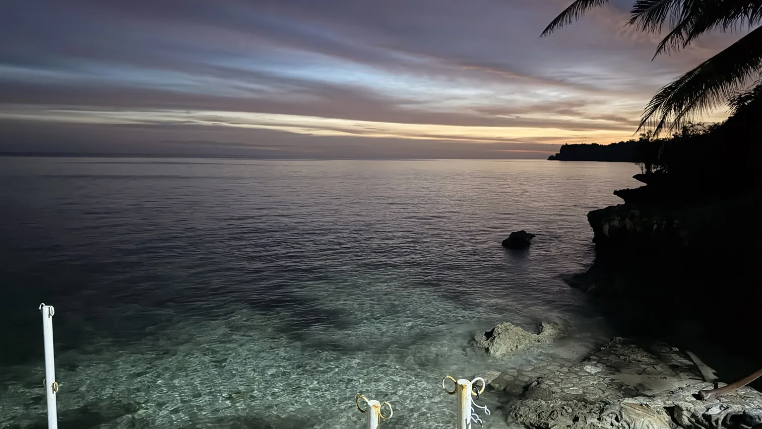 Sonnenuntergang über dem Meer auf Siquijor